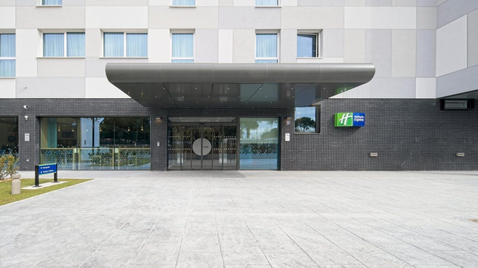 Holiday Inn Express - Madrid - Airport by IHG — photo 4